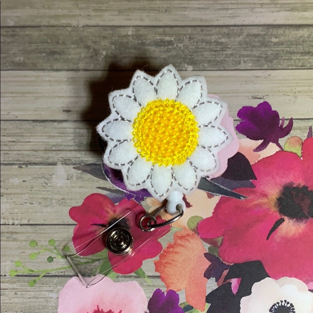 Felt Badge Reel Daisy